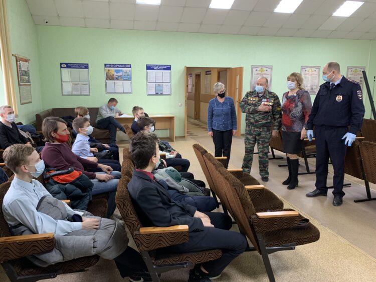 Сотрудники УМВД России по Одинцовскому г.о. провели урок мужества для школьников
