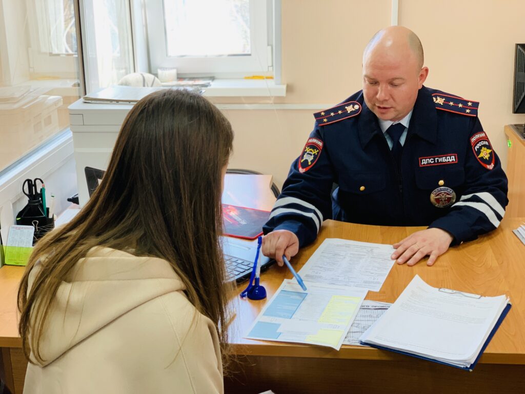 Сотрудники Одинцовской Госавтоинспекции провели юридический ликбез для будущих водителей в филиале Центра помощи при ДТП.